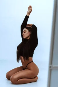 Naomi, Größe: 170 cm, Alter: 26 J., Gewicht: 60 kg