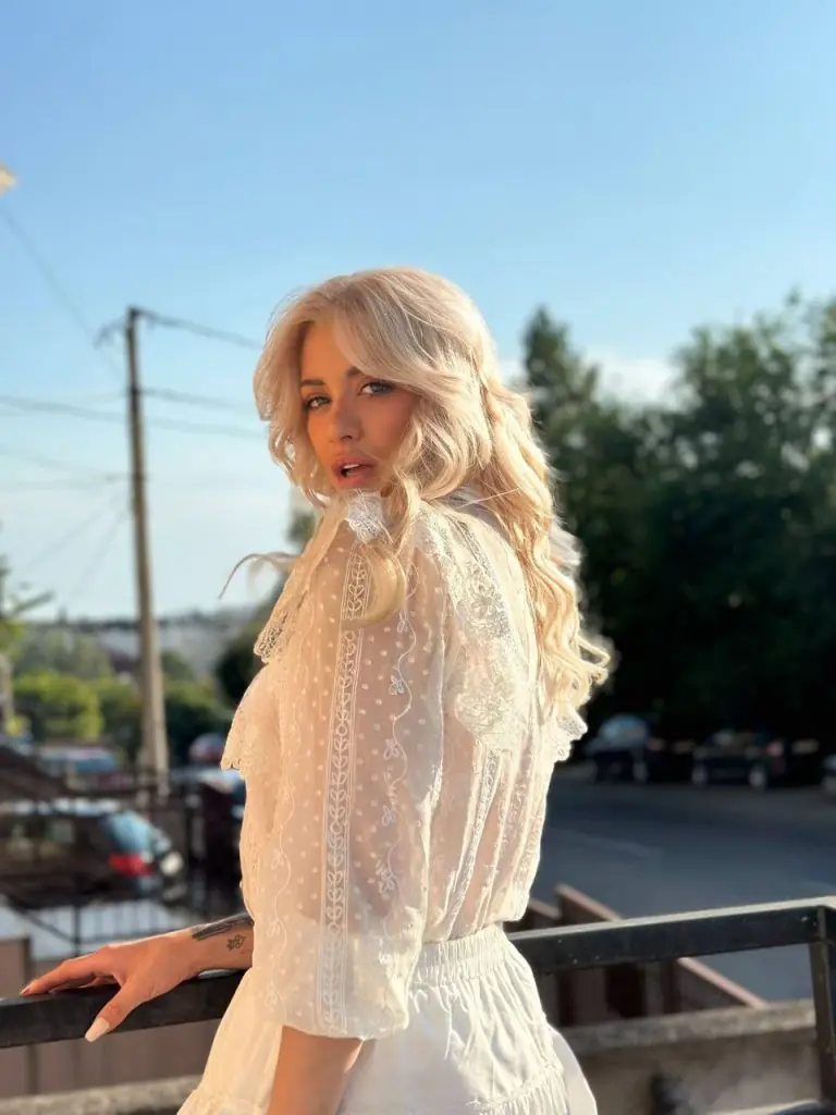 Mia