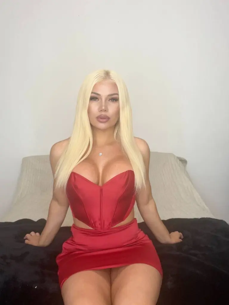 Mona – 10