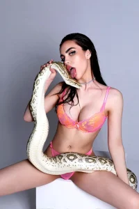 Natalie, Größe: 165 cm, Alter: 20 J., Gewicht: 53 kg